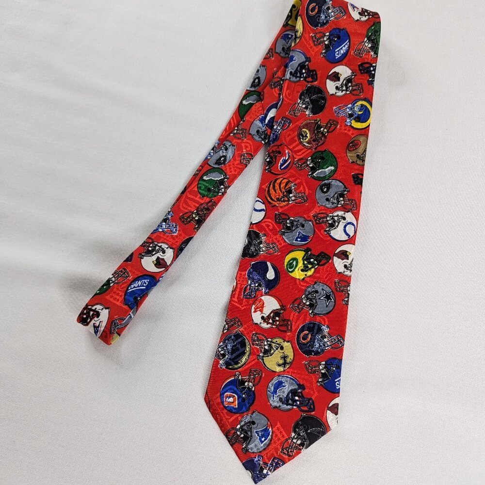 VTG NFL Teams Helmets Red Colorful Tie